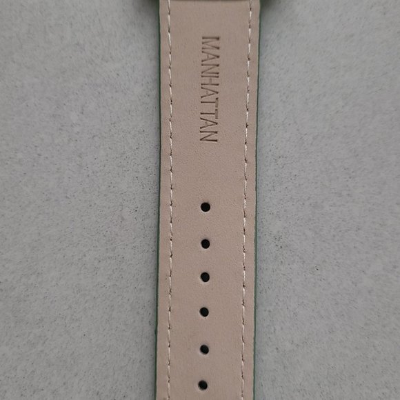 NWOT Green Manhattan Watch - Picture 6 of 8